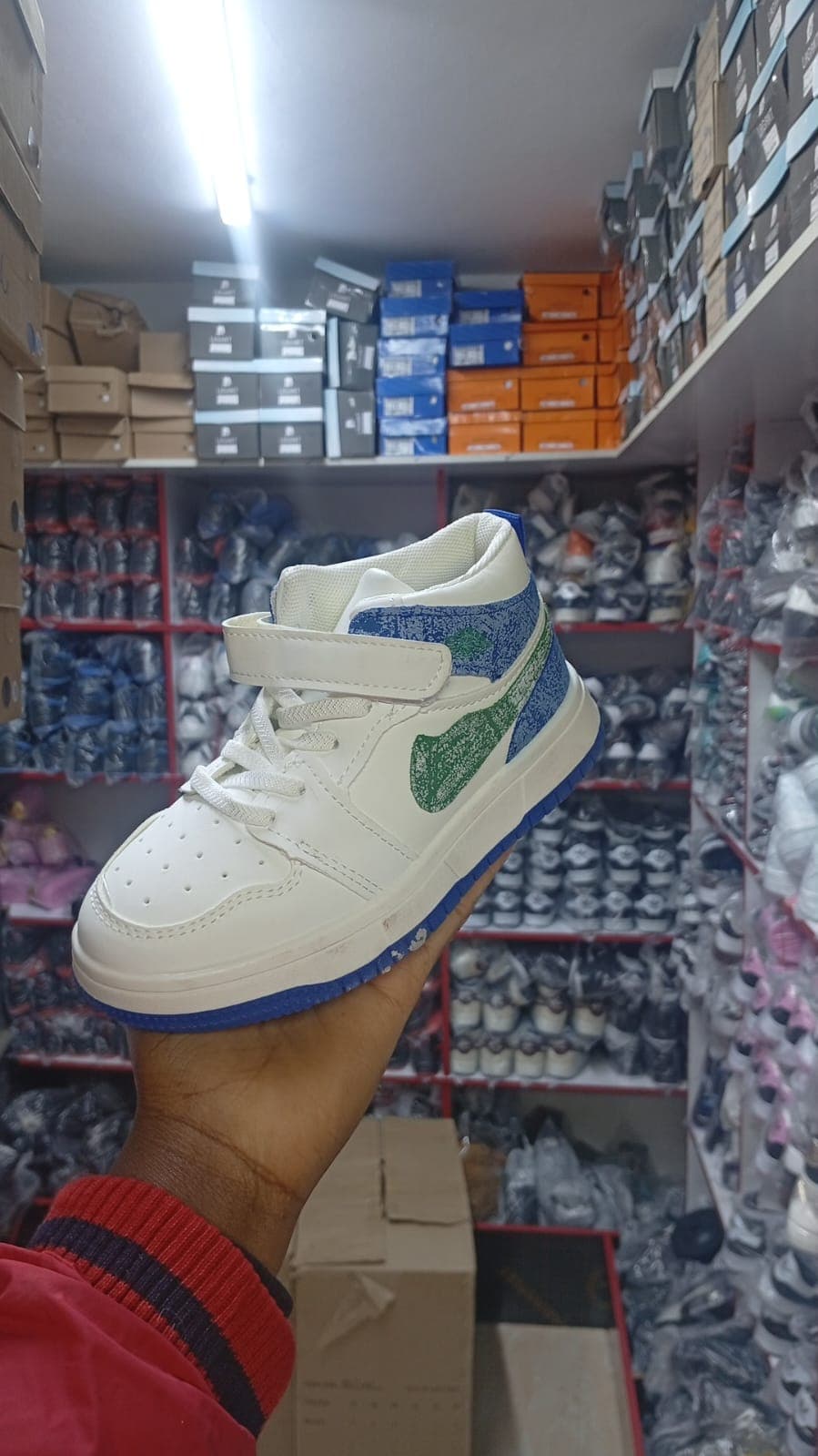 Sneaker view 2