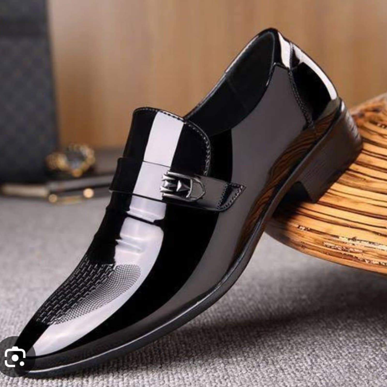 Men's Patent Leather Pointed Toe Slip-On Formal Oxfords.